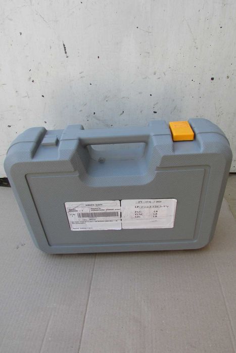 Аккумуляторний шуруповерт TITAN TTI884COM 18v (з Англії)