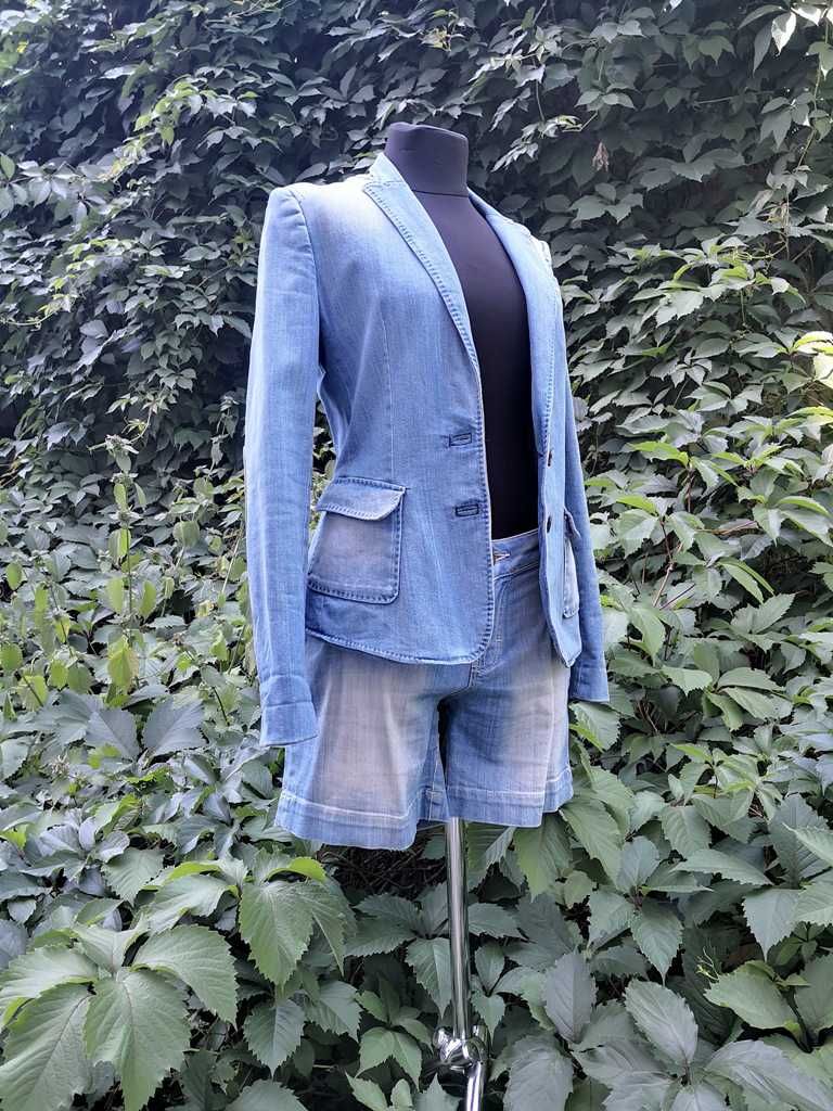 Джинсовый костюм Massimo Dutti, шорты и пиджак, отличное состояние.