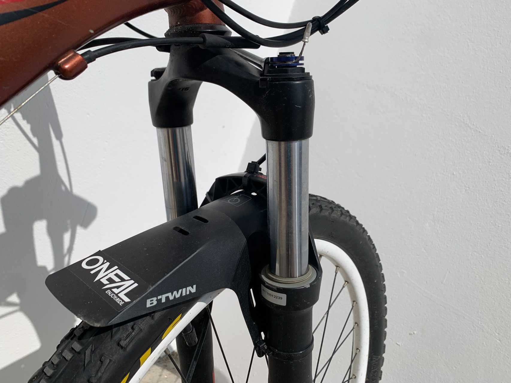 Bicicleta Rockhopper Pro (M)  – Susp. RockShox e Travões Hidráulicos
