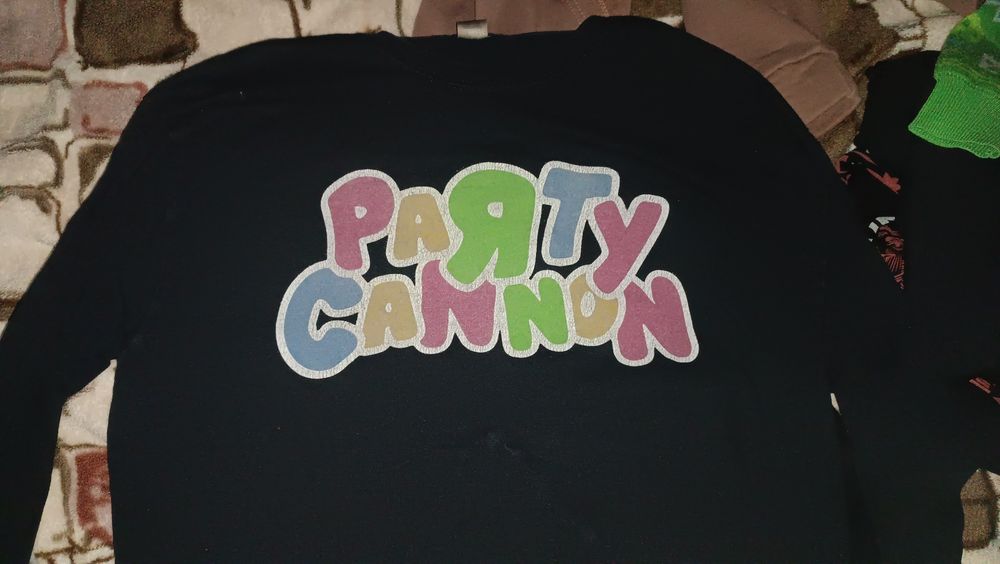 мерч лонгслив Party Cannon