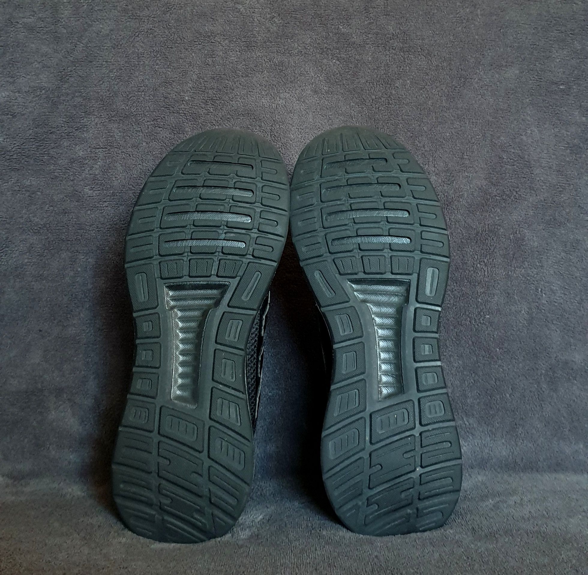 Uniwersalne unisex czarne buty sportowe marki Adidas Runfalcon Shoes r