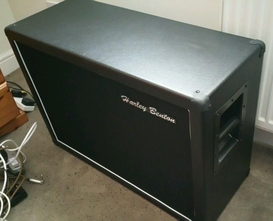Coluna Harley Benton 2x12 com Celestion V30