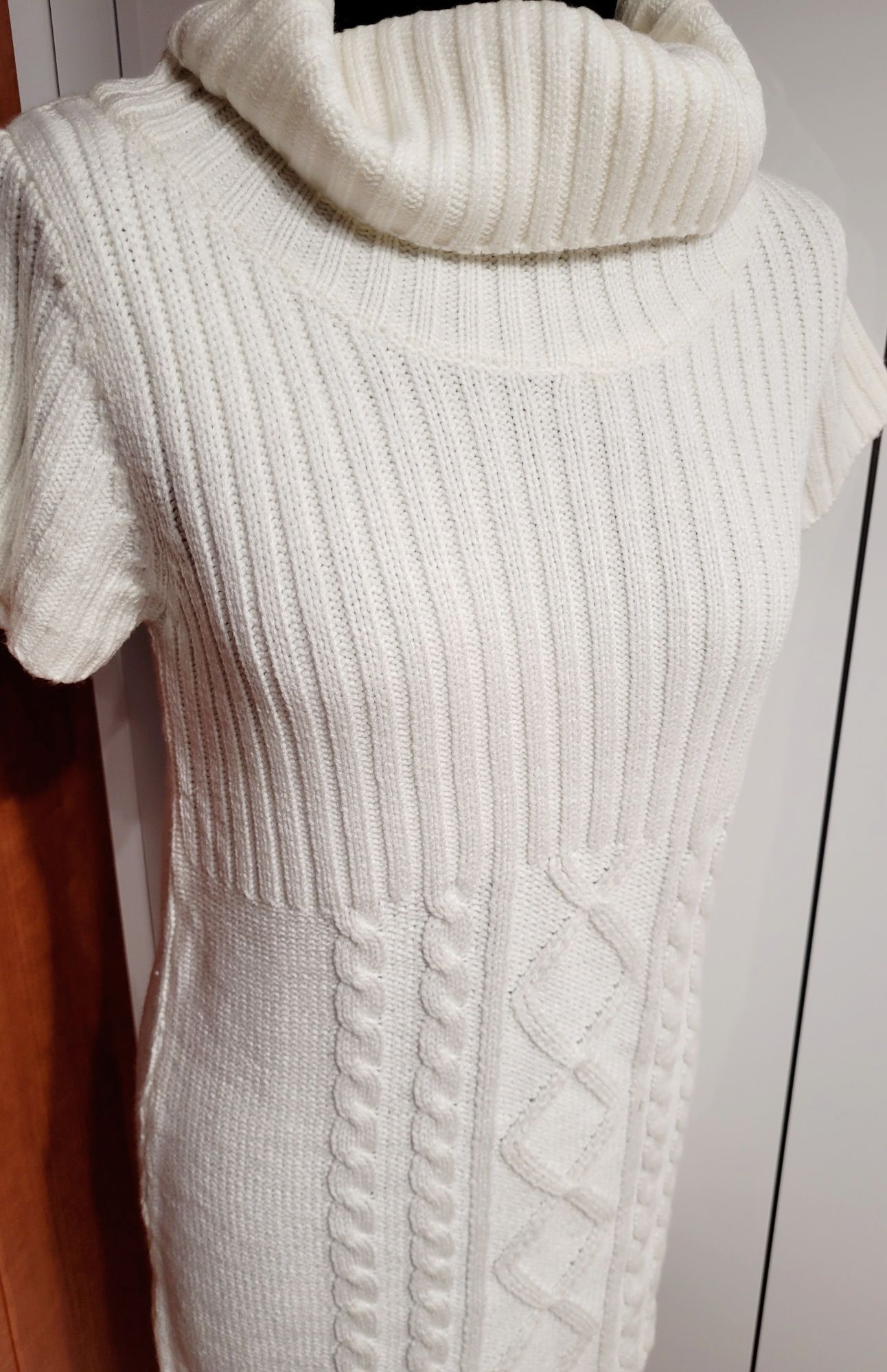 Sukienka z golfem biała ciepła we wzorek  Esmara  36/38nowy z metką