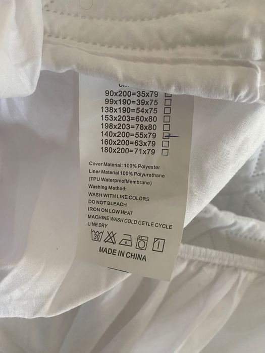 Protector colchão impermeável e almofadado.