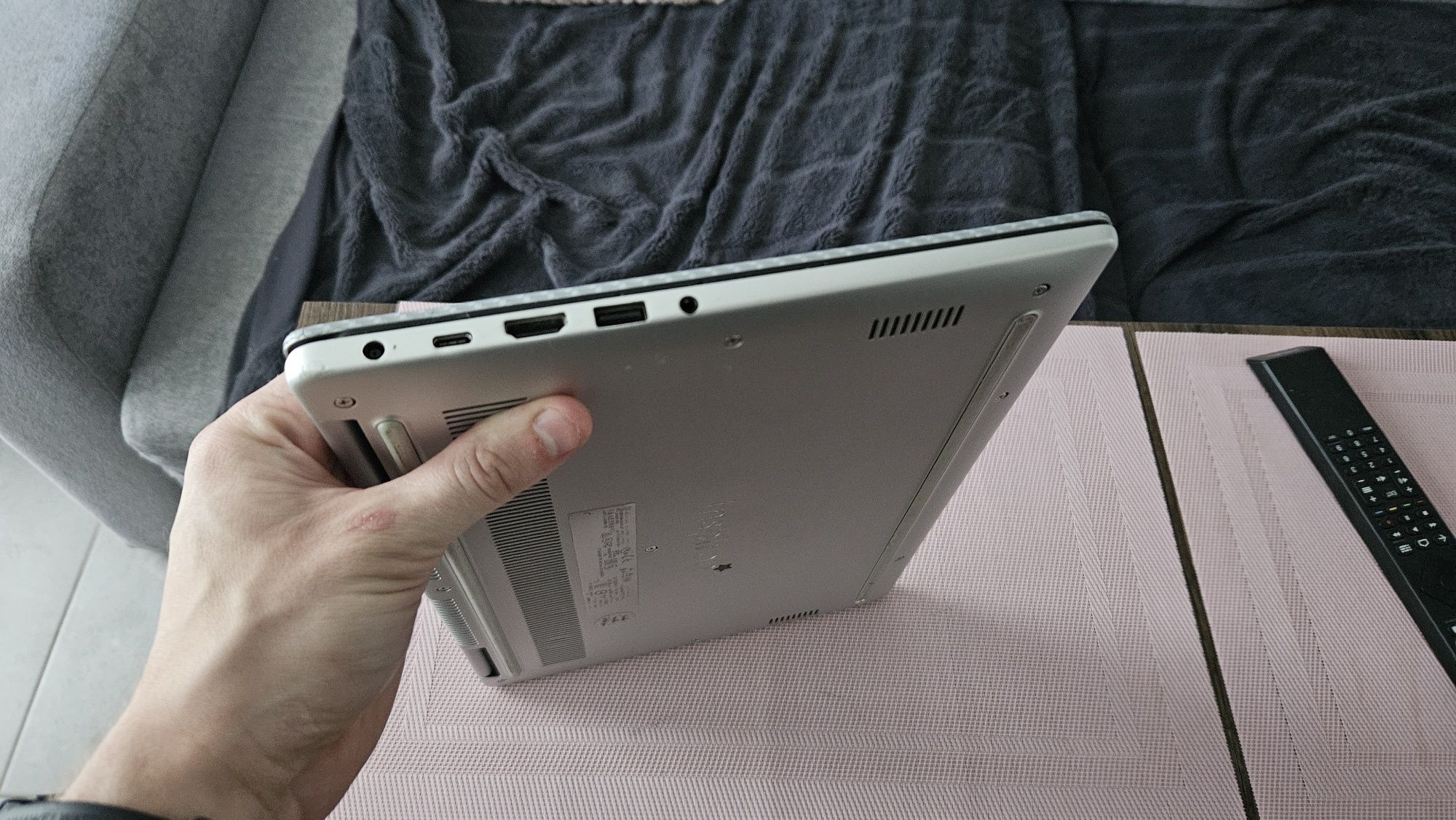 Laptop Dell Inspiron 7370 i7-8550u 8/256gb sprawna bateria + zasilacz