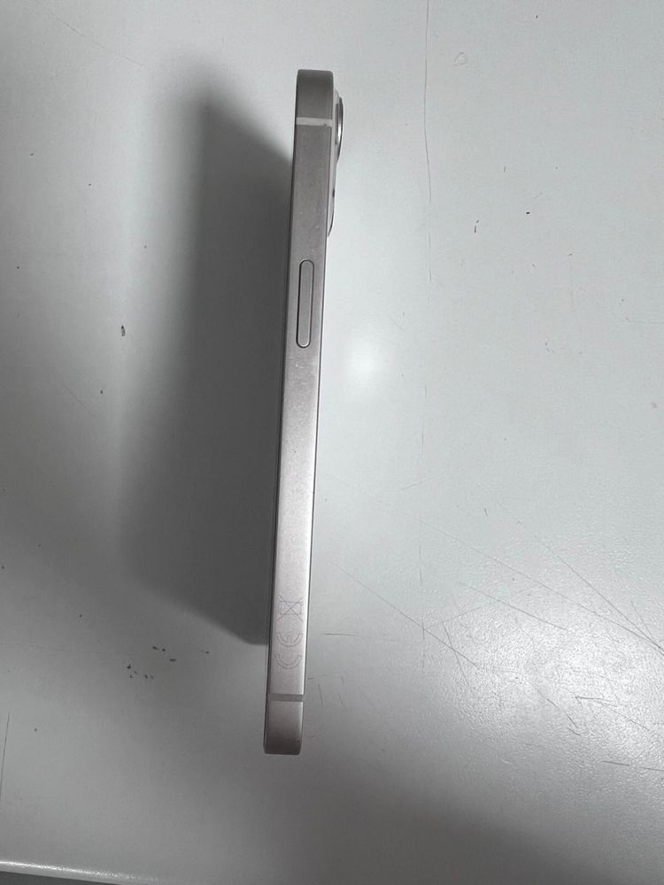 Phone 13 com 87 de bateria ñao ta riscado