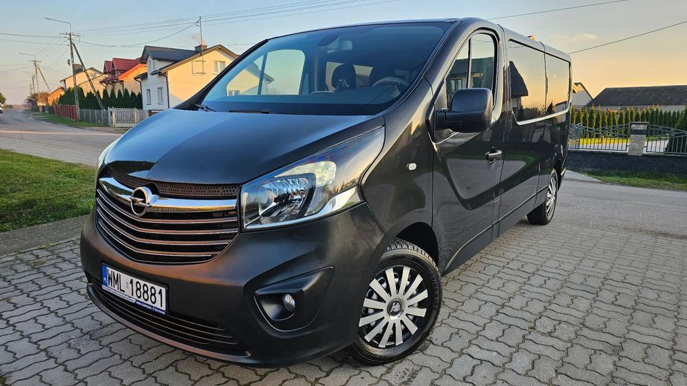 Opel Vivaro Sprawny Technicznie 9 osobowy Długi Nawiewy