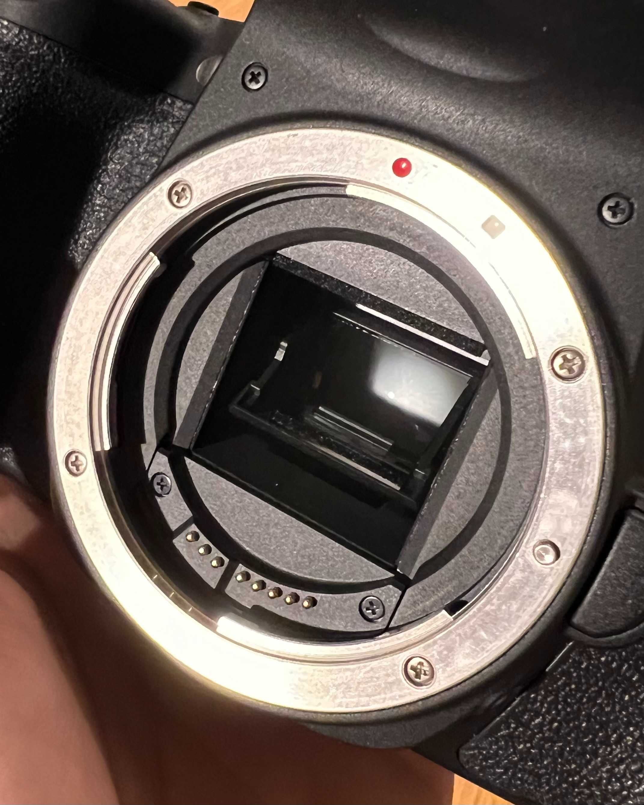 Canon EOS 77D com Objetiva EF-S 18-55 mm + acessórios excelente estado