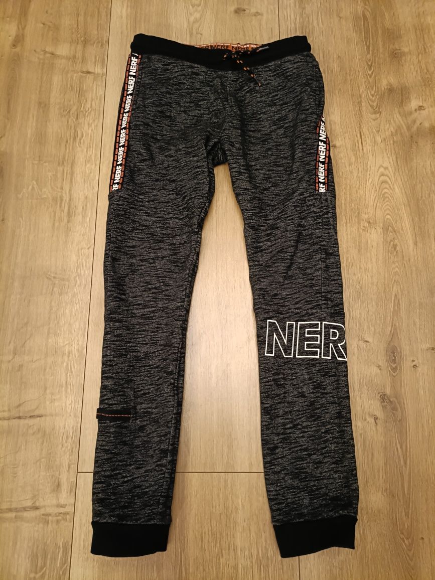 C&A NERF spodnie dresowe chłopięce joggery rozm 152