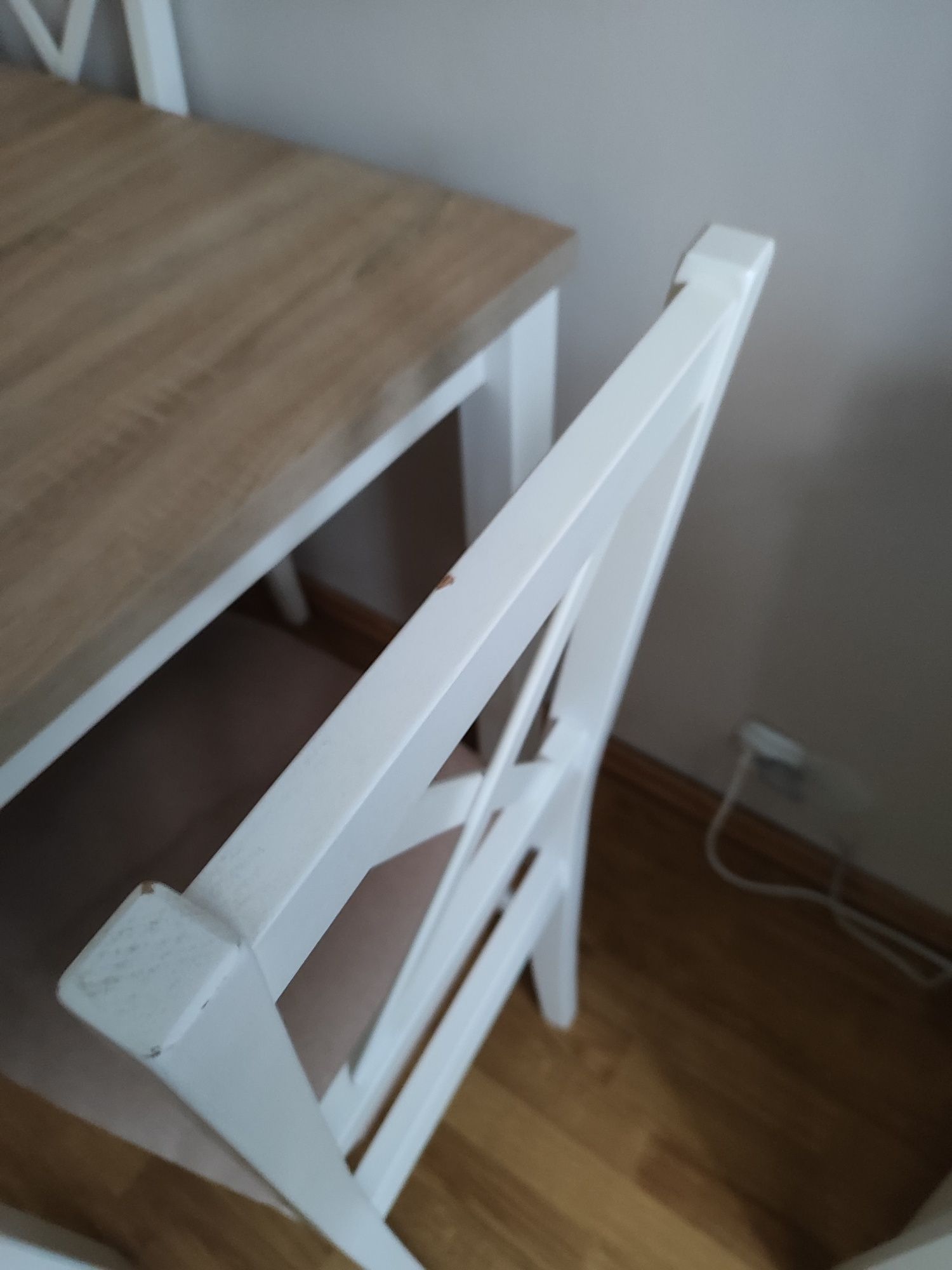 Zestaw stół z krzesłami