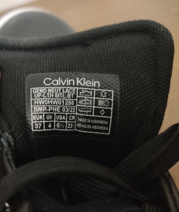 Оригінальні шкіряні кросівки Calvin Klein   37 р