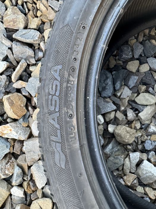 2 зимові шини 245/40/19 98V. LASSA