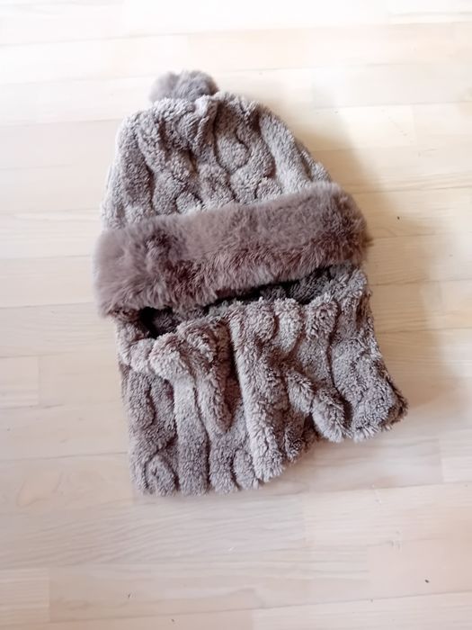 Nowa cieplutka czapka z kominem świetny kolor
