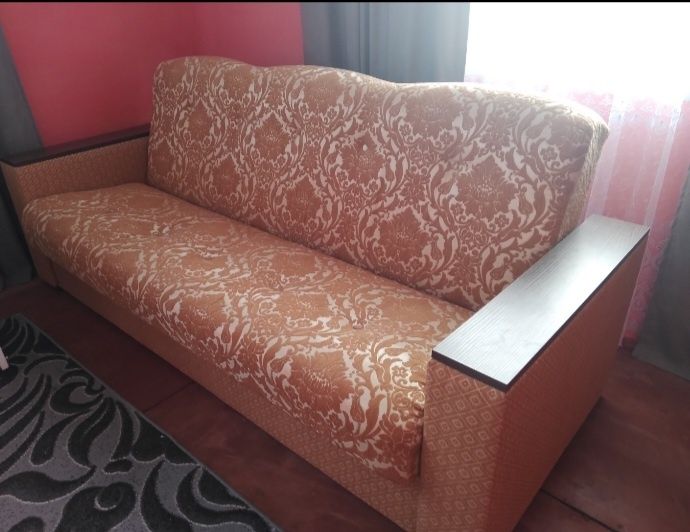Терміново продаю диван книжку