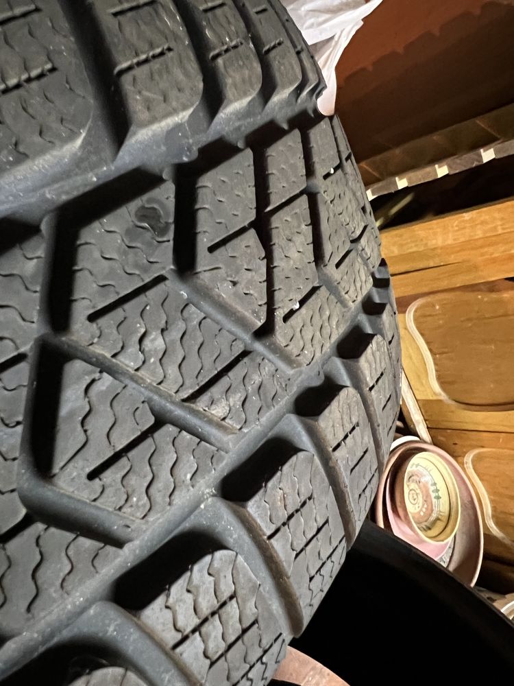 Одна шина Pirelli Winter SottoZero3 225/40R18 протектор новий,є поріз