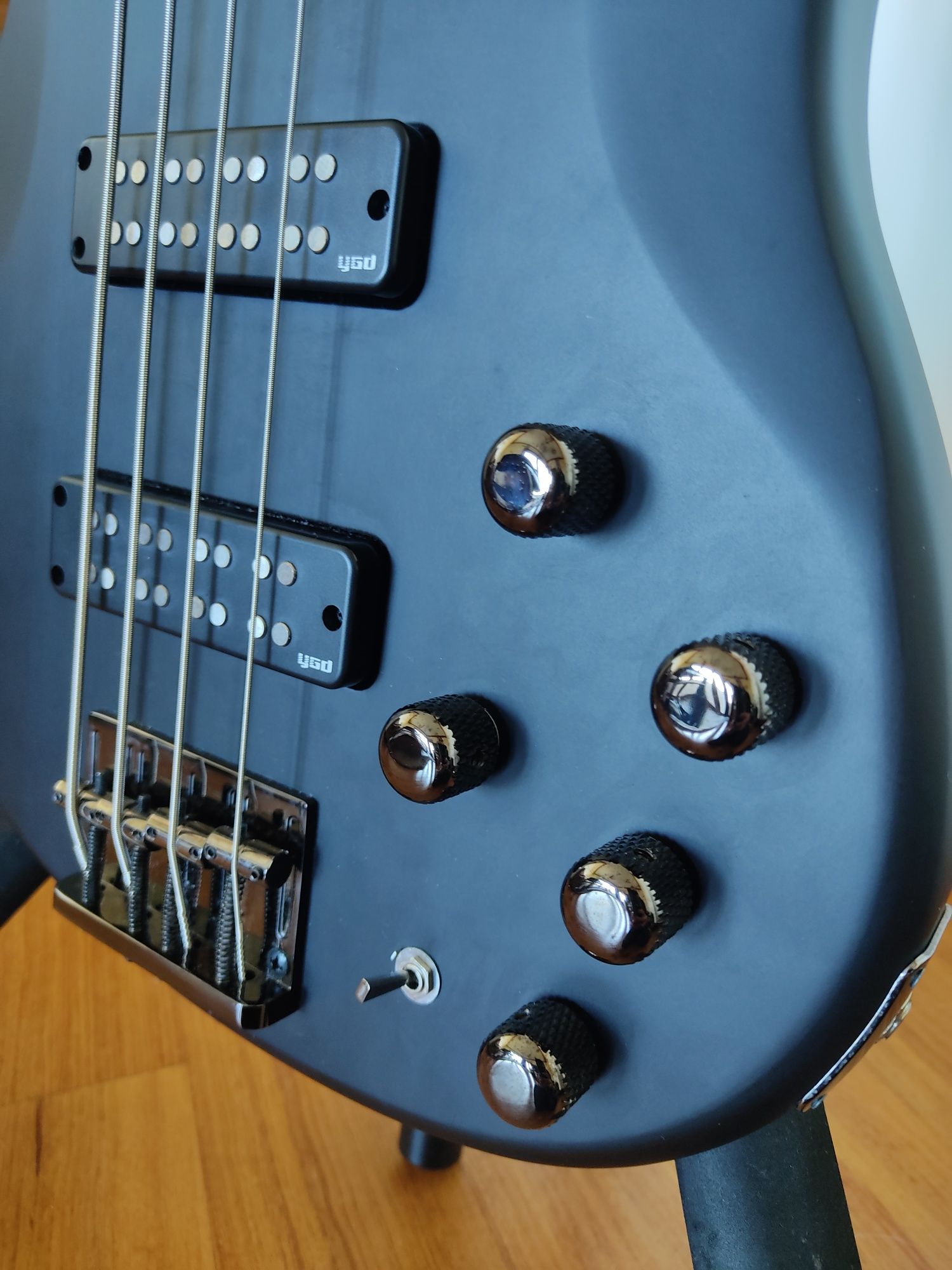 Baixo Yamaha TRBX504 TBL + Saco Ibanez