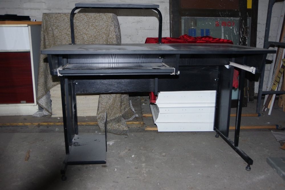 biurko/ stolik pod komputer stacjonarny