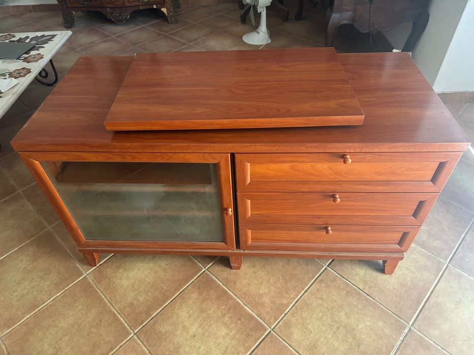 Móvel com base de Televisão