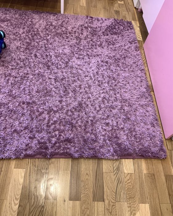 Tapete 1,35 x 1,90 usado no quarto