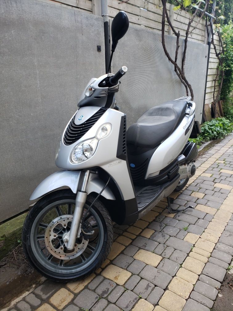 Скутер Piaggio Carnaby 200