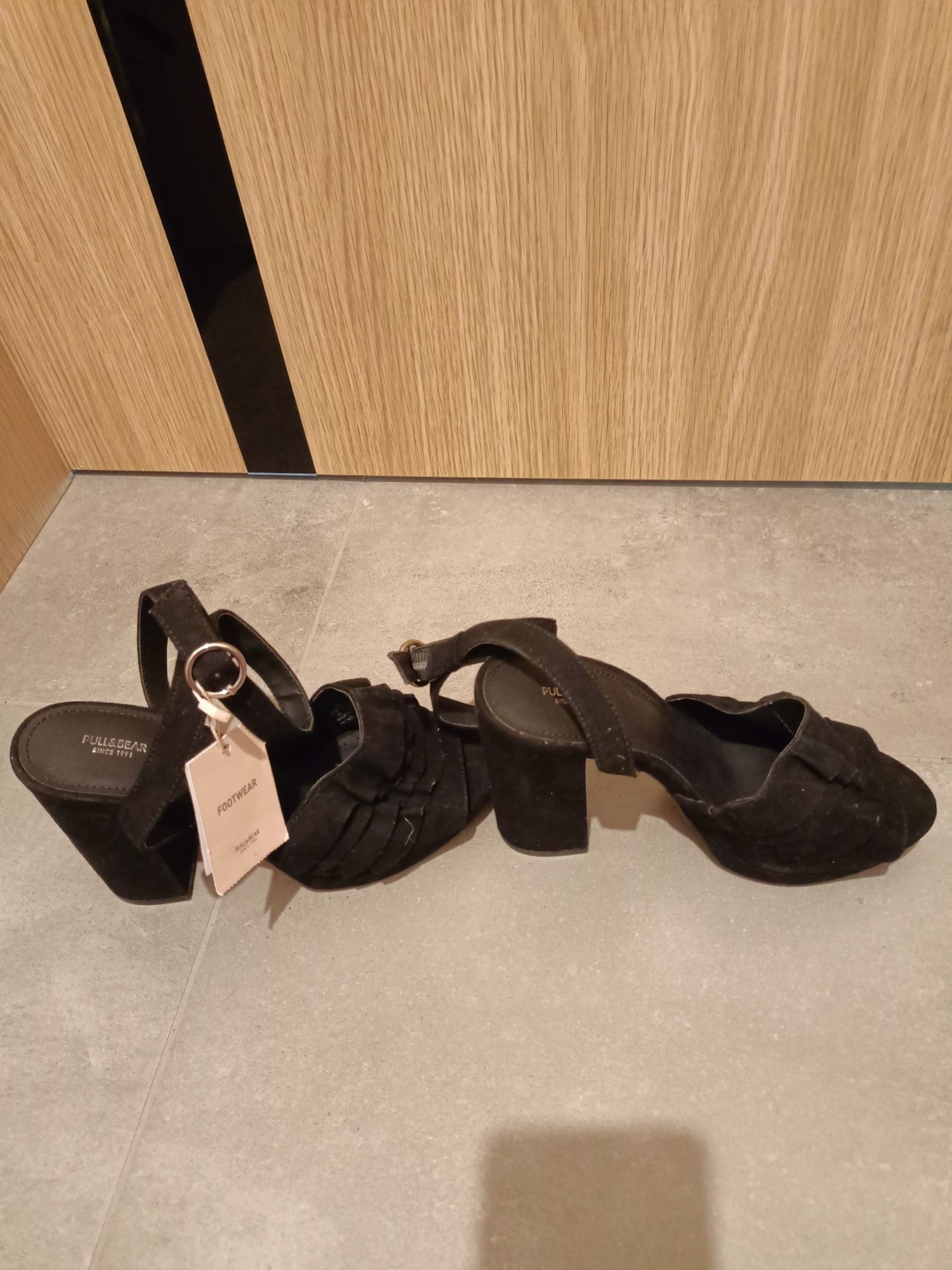 Buty sandały na słupku r. 36