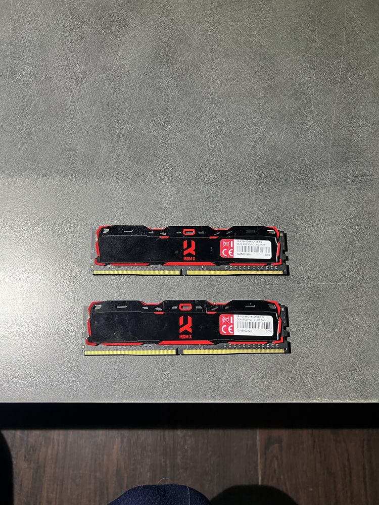 Продам оперативну память 16gb ddr4