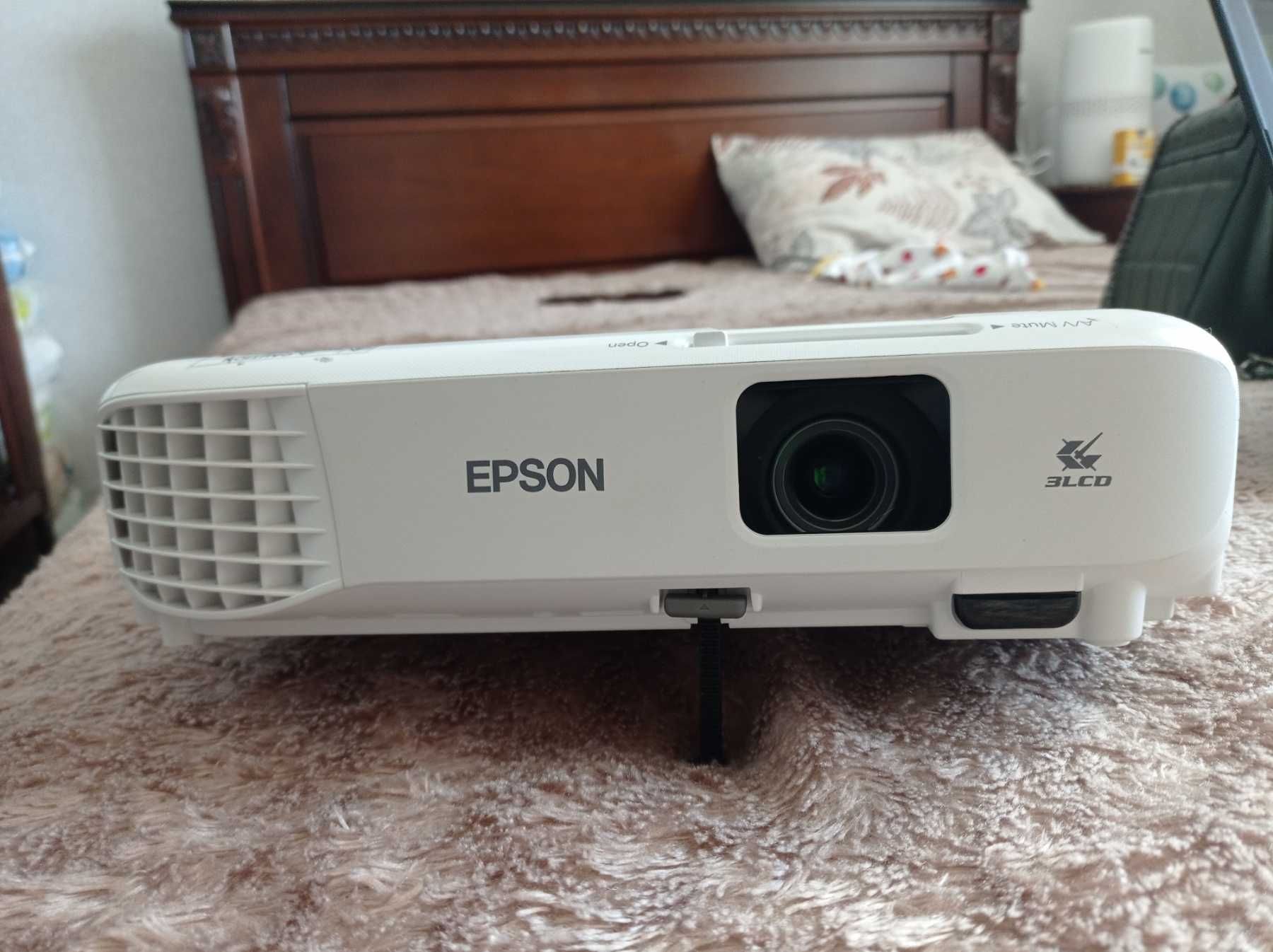 Проектор Epson EB S05