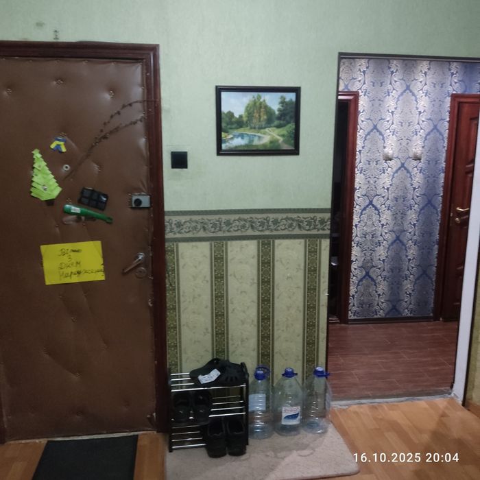 Здам кімнату дівчині/молодій жінці (можна з котиком) на Троєщині.