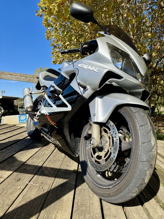 Honda CBR F4i (2002)