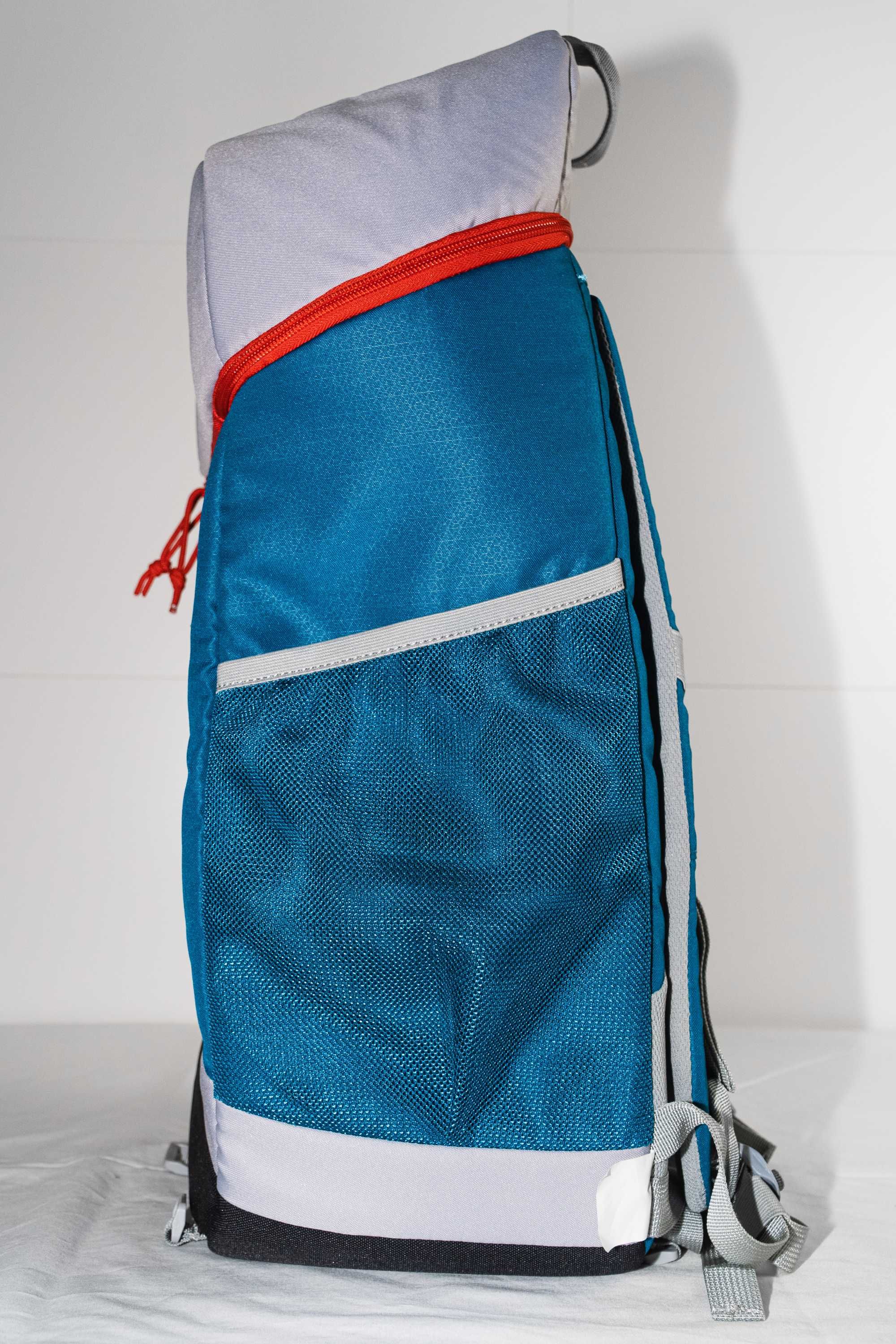 Mochila Isotérmica Quechua 30 L- Semi-nova
