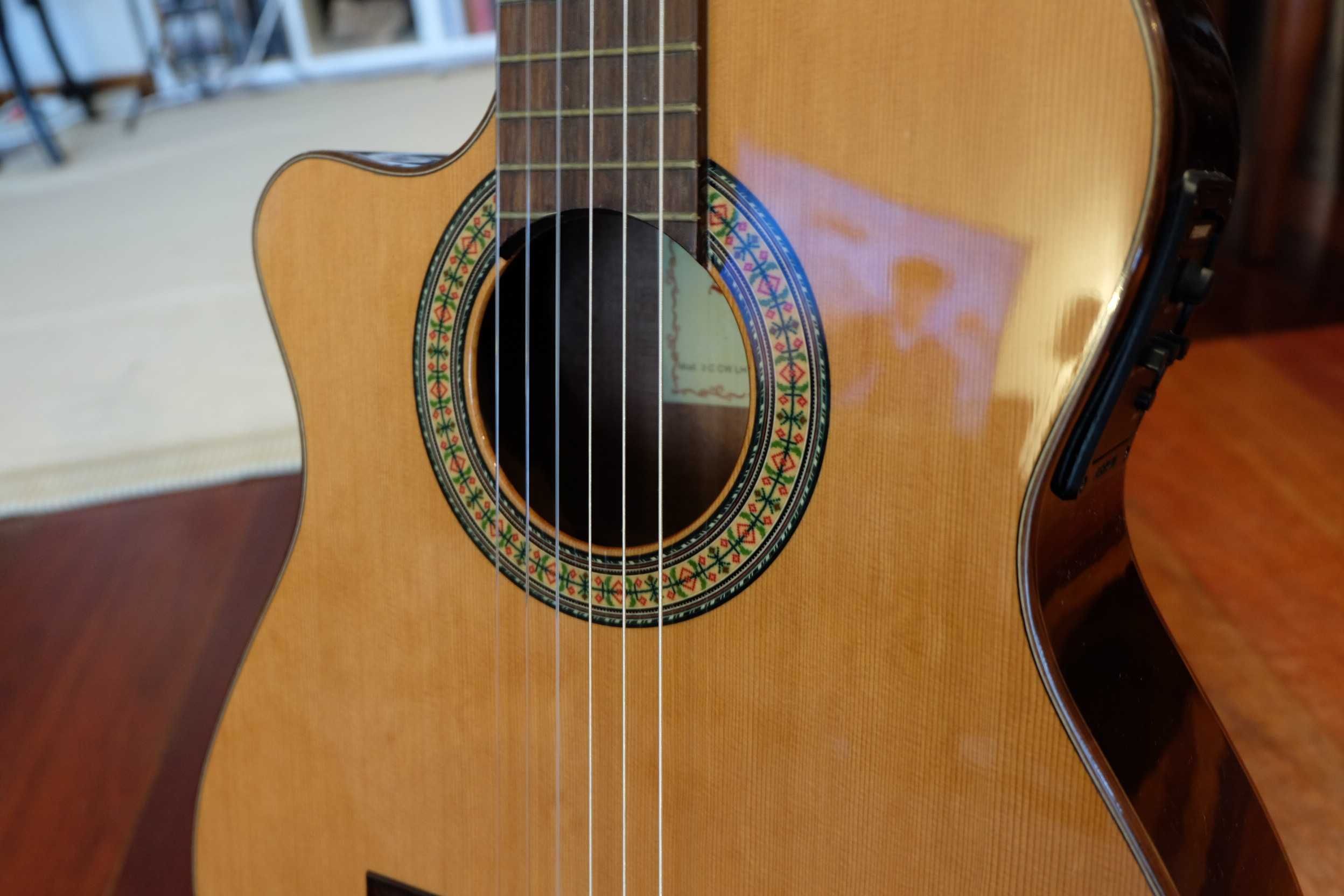 LEFT-HANDED Alhambra 3C-CW Classical Guitar with Fishman Electronics