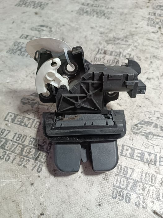 Замок кришки багажника ляди Audi A3 8P ауді