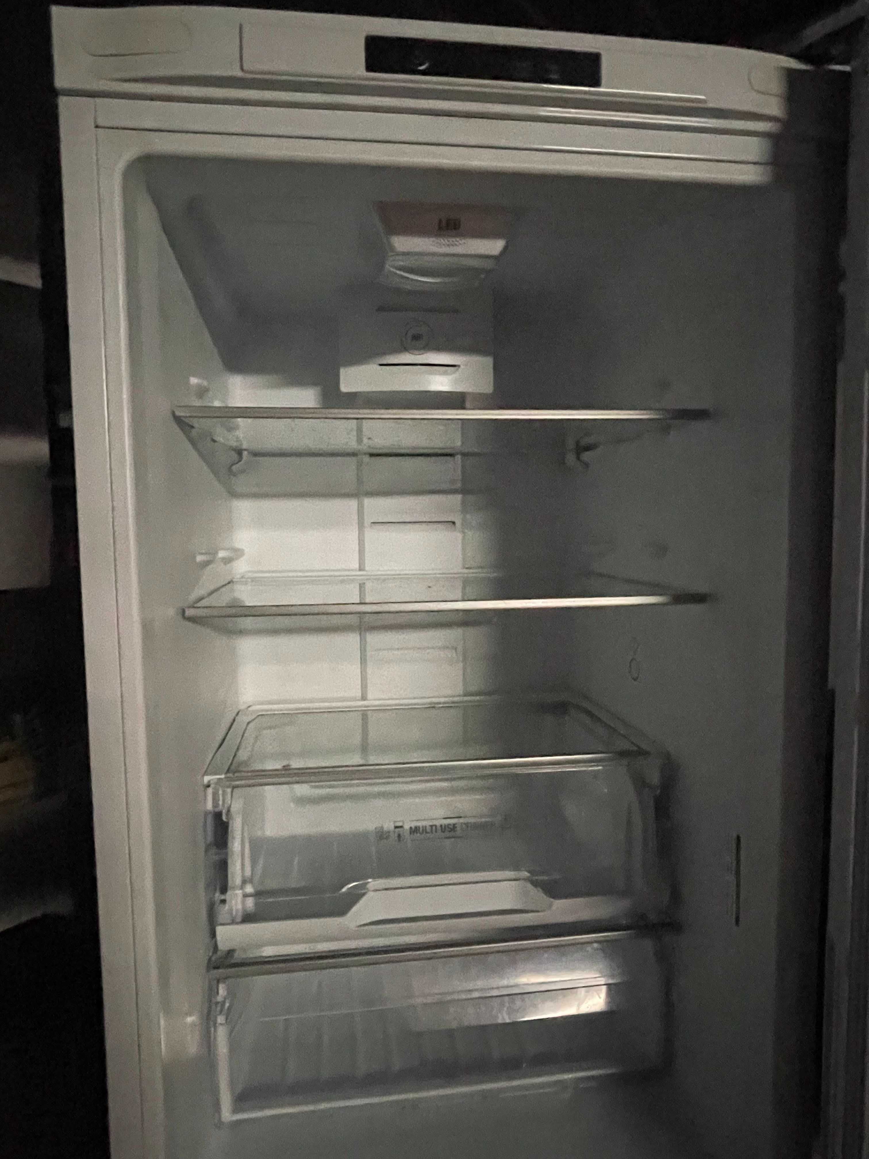 Congelador ARISTON HOTPOINT: NO FROST
Combinado frigorífico/