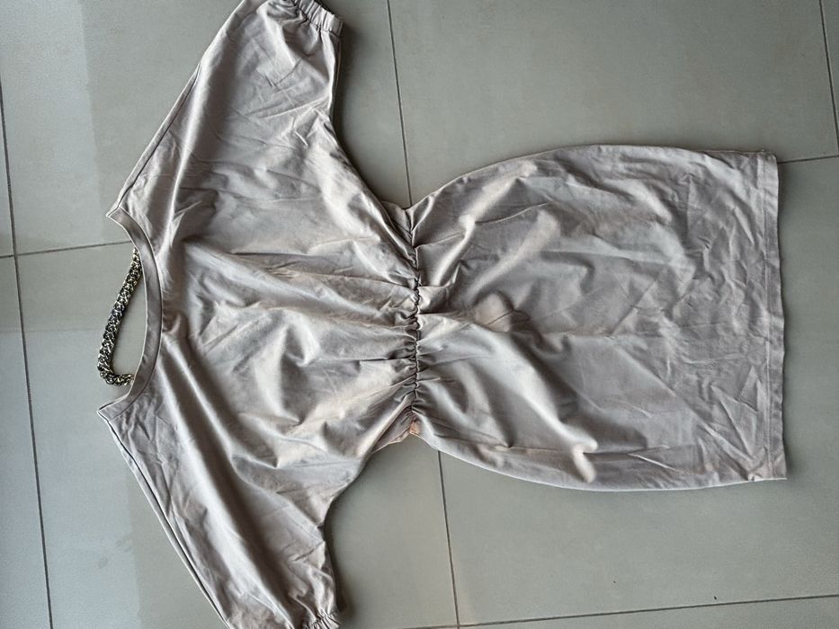 Beżowa sukienka nietoperz ozdobne złoty łańcuch XL 42
