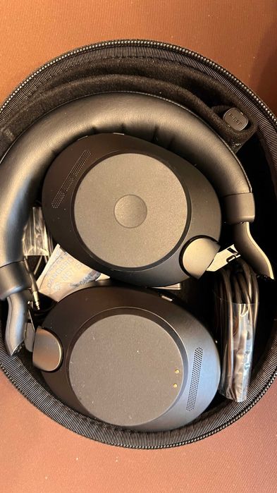 Jabra Evolve2 85 + Stacja Ładująca – Stan jak nowe