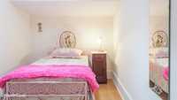 6049 - Quarto com cama de solteiro em casa com 4 quartos