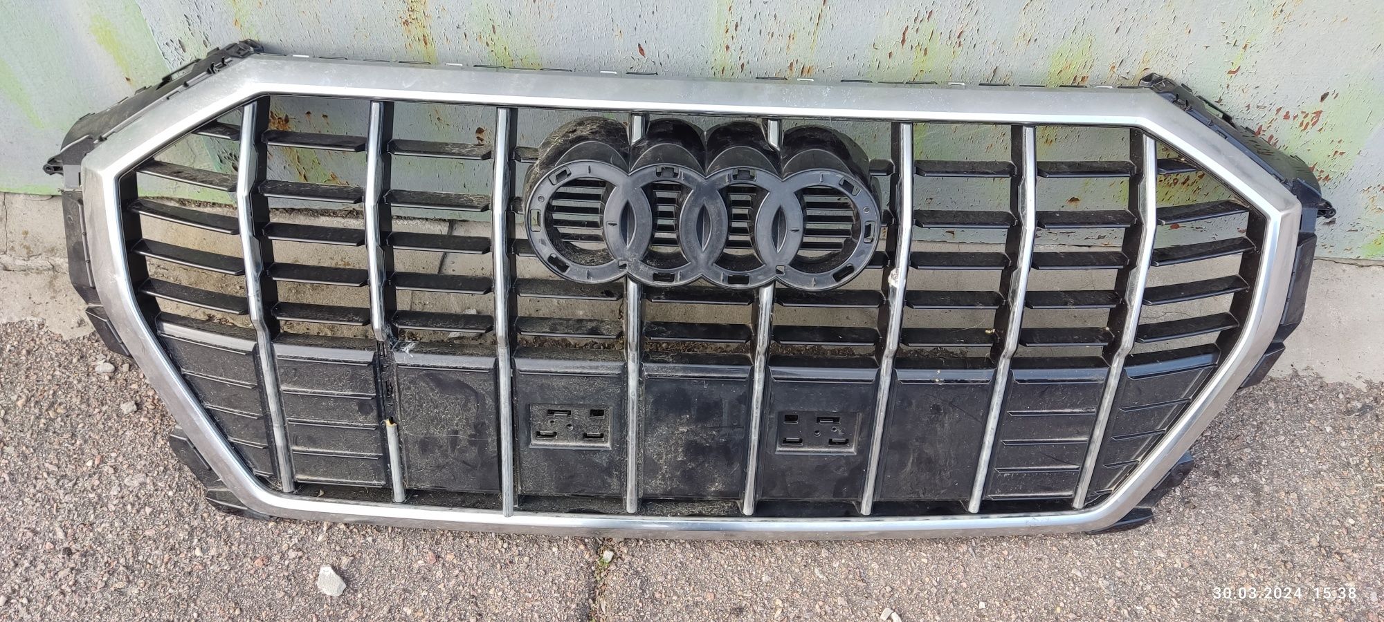 Audi Q3 решетка радиатора оригинал