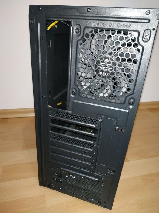 Obudowa SilentiumPC z zasilaczem 550W