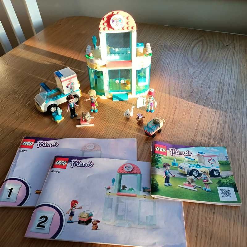 2 zestawy LEGO Friends 41695 Klinika dla zwierzat + 41694 karetka