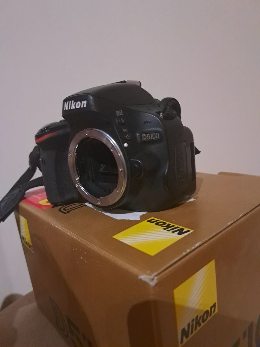 Nikon D5100 + nikkor 35mm