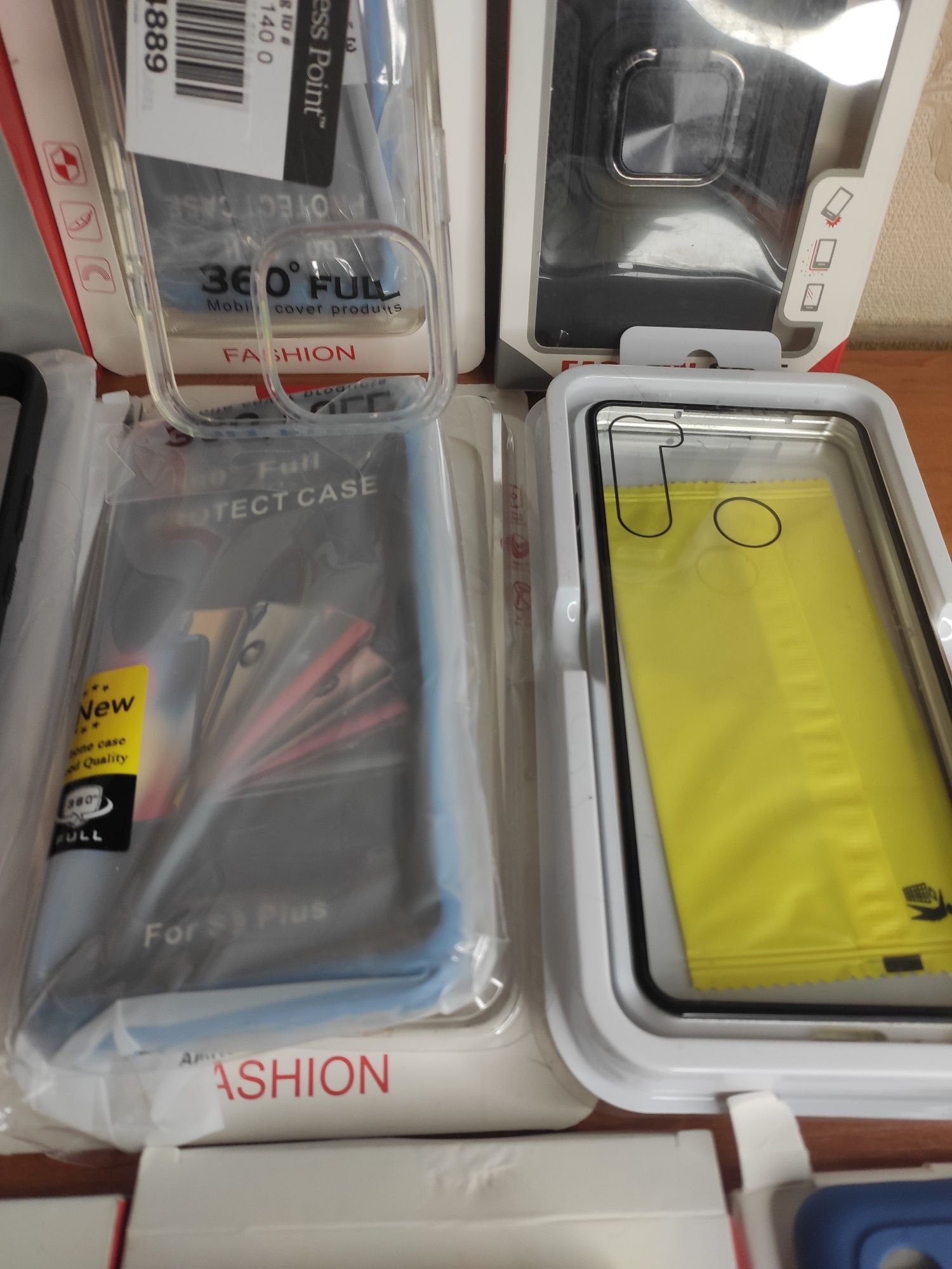 Чехлы стекла для телефонов iPhone 13 pro. Samsung s22+ и другие..