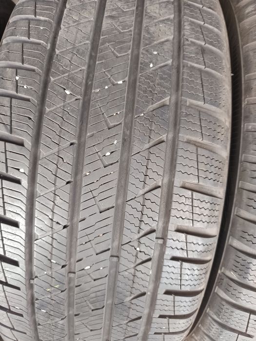 Opony 215/50 r18 wielosezon jak nowe
