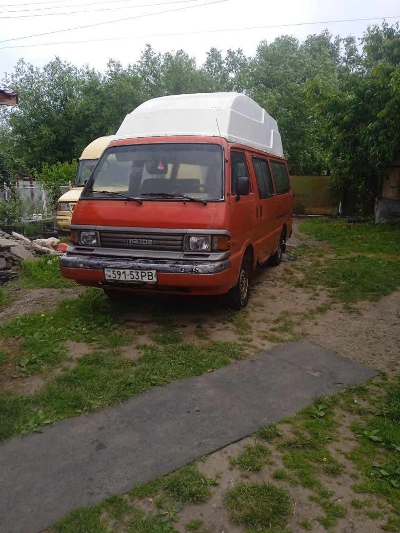 Продам Мазда е2200 ,2.2 д Находу .