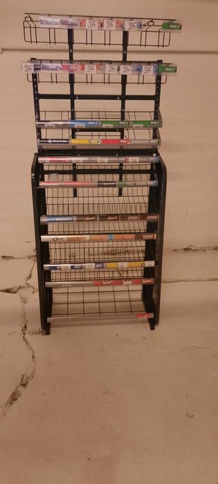 Stojak przykasowy na gumy, cukierki