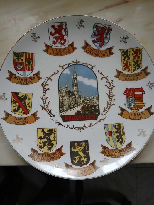 200 pratos decorativos