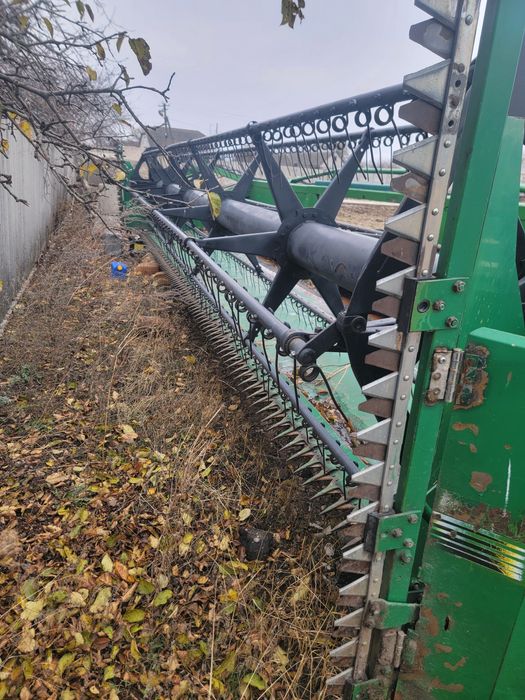 Продам жатку зерновую  john deere 625r рапсовый стол zurn