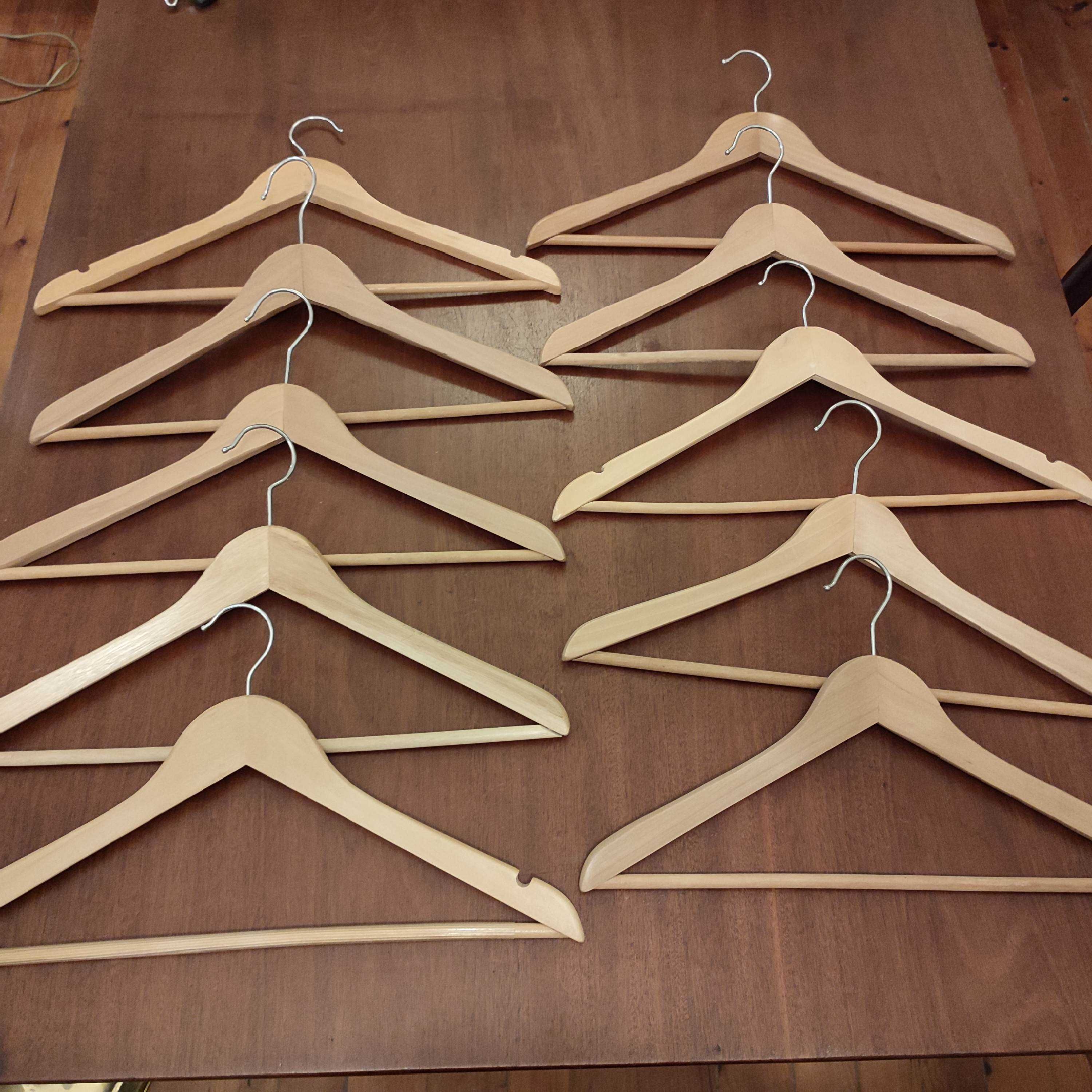 Cabides de camisas e calças