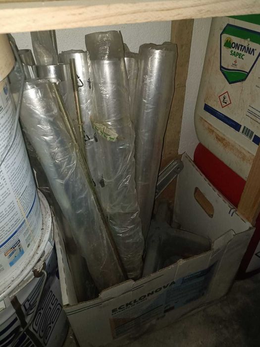 Mesas de chapa inox para estabelecimentos ou jardins.