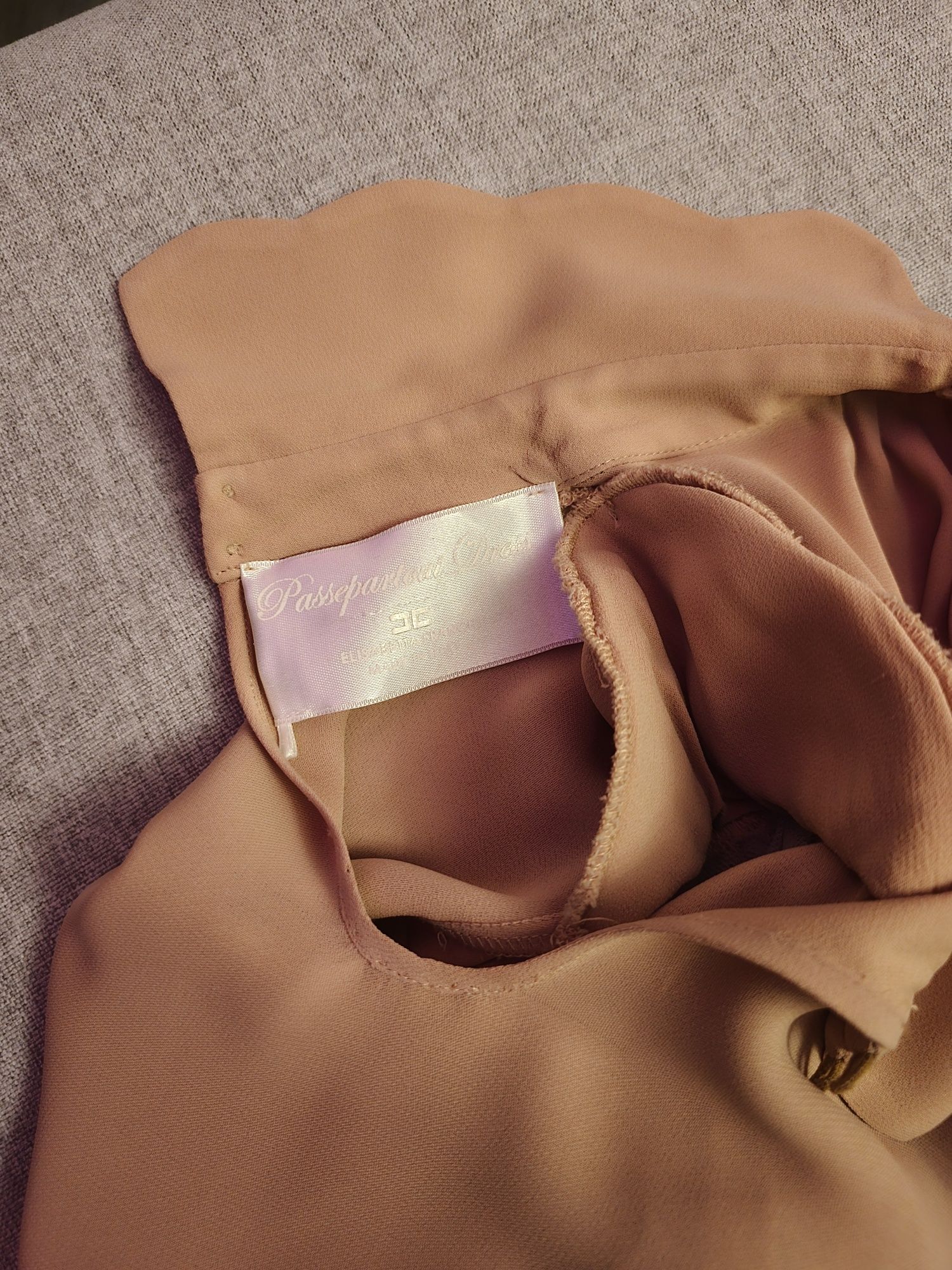 Sukienka subtelna zwiewna Elisabetta Franchi rozmiar włoski 38/xs