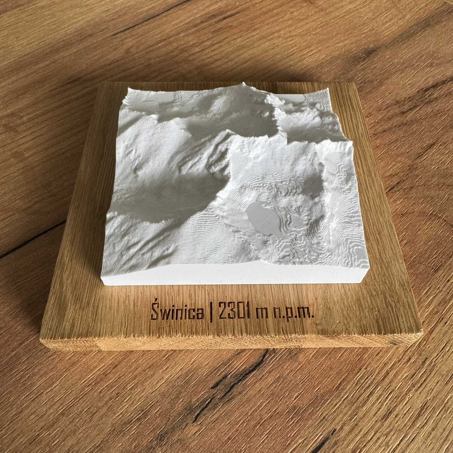 Makiety 3D Tatr – wyjątkowe modele górskie na drewnianej podstawie!